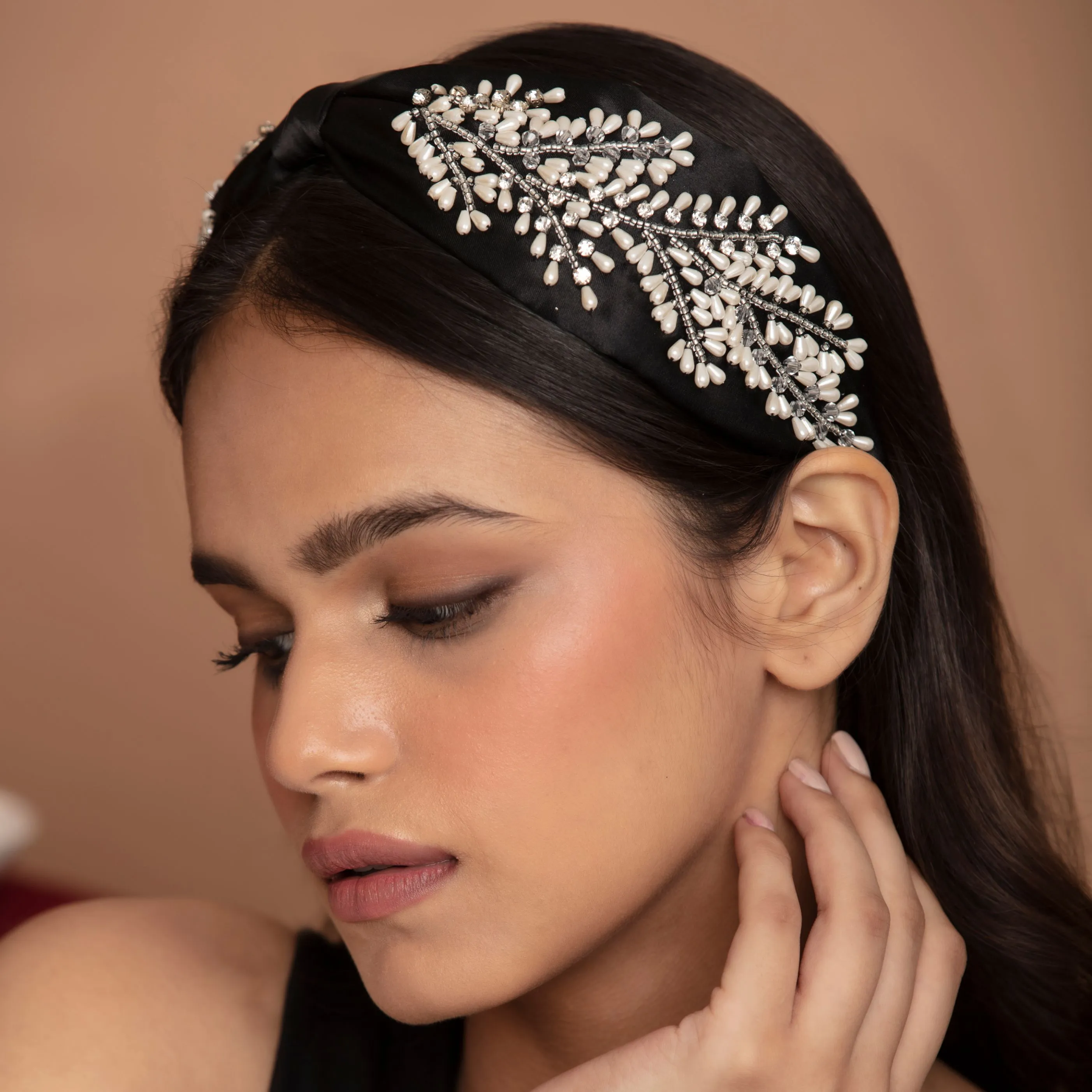 Elaa Betty Cooper In Black Satin With Intricate Veil Embroidery Headband